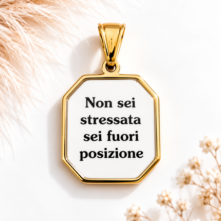 Collana con charm “ Non sei stressata sei solo fuori posizione”