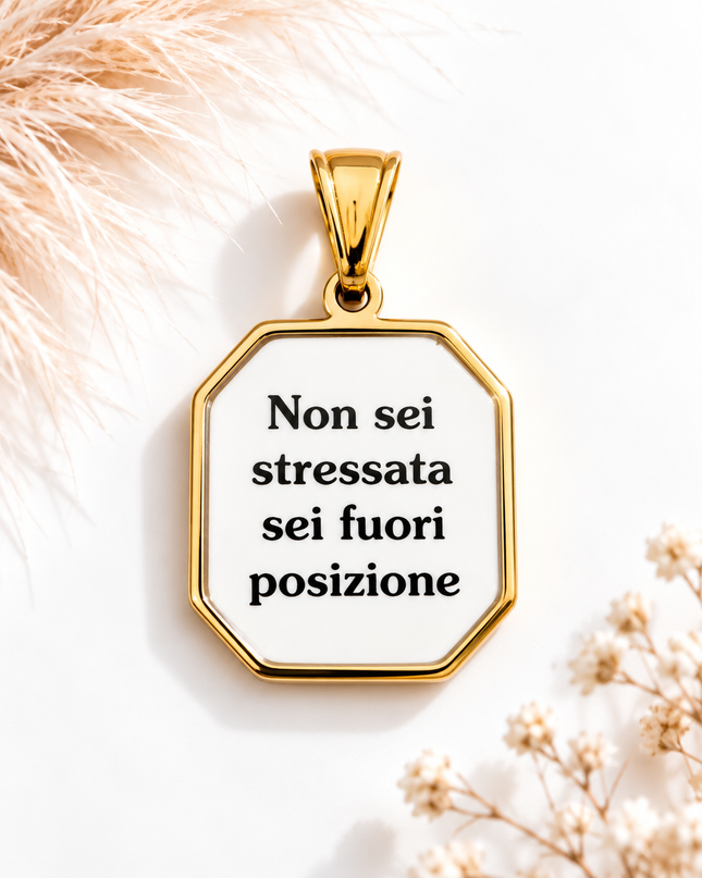 Collana con charm “ Non sei stressata sei solo fuori posizione”