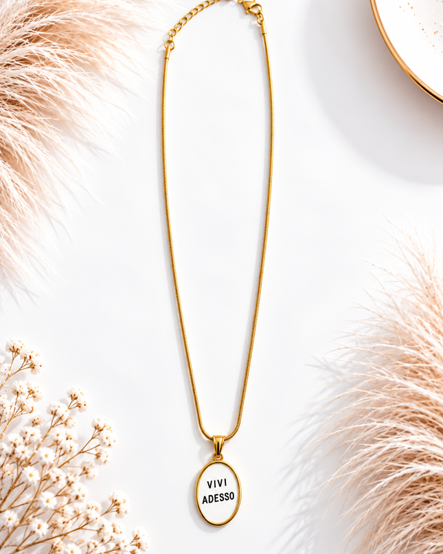 Collana con charm “Vivi adesso”