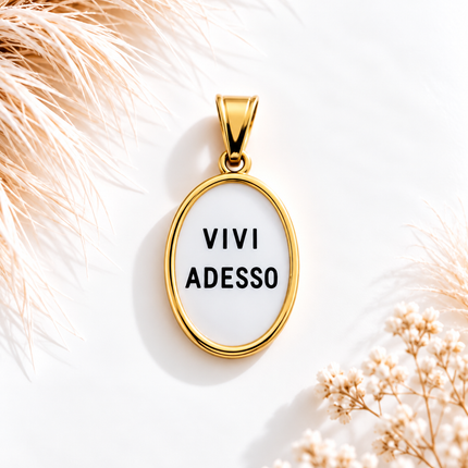 Collana con charm “Vivi adesso”