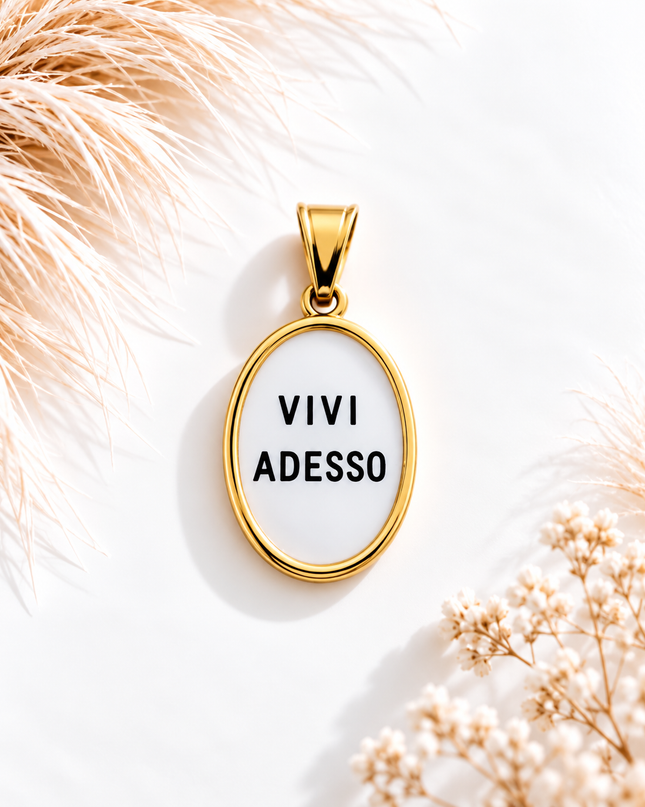 Collana con charm “Vivi adesso”